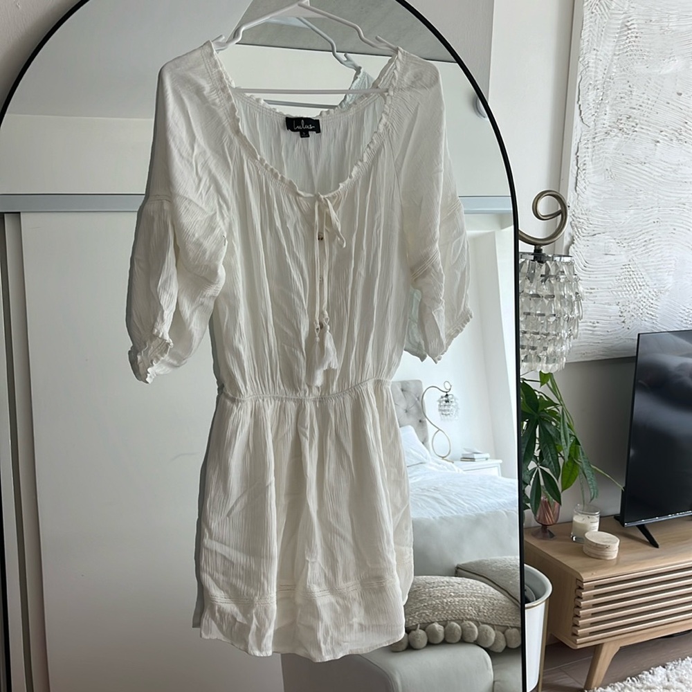 Lulu’s white dress